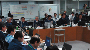 4月15日に行われた福島原子力発電所事故対策統合本部の会議の様子（写真提供：東京電力）