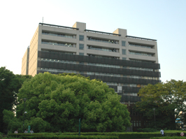 東京大学では、本郷キャンパスの工学部2号館などで、「東大グリーンICTプロジェクト（GUTP）」による、ICTを活用した省エネが進められている